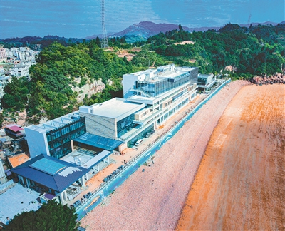 振兴新农村 让海边留住客人 福建鑫磊工贸集团董事长林常平与他的山海旅居项目实践。